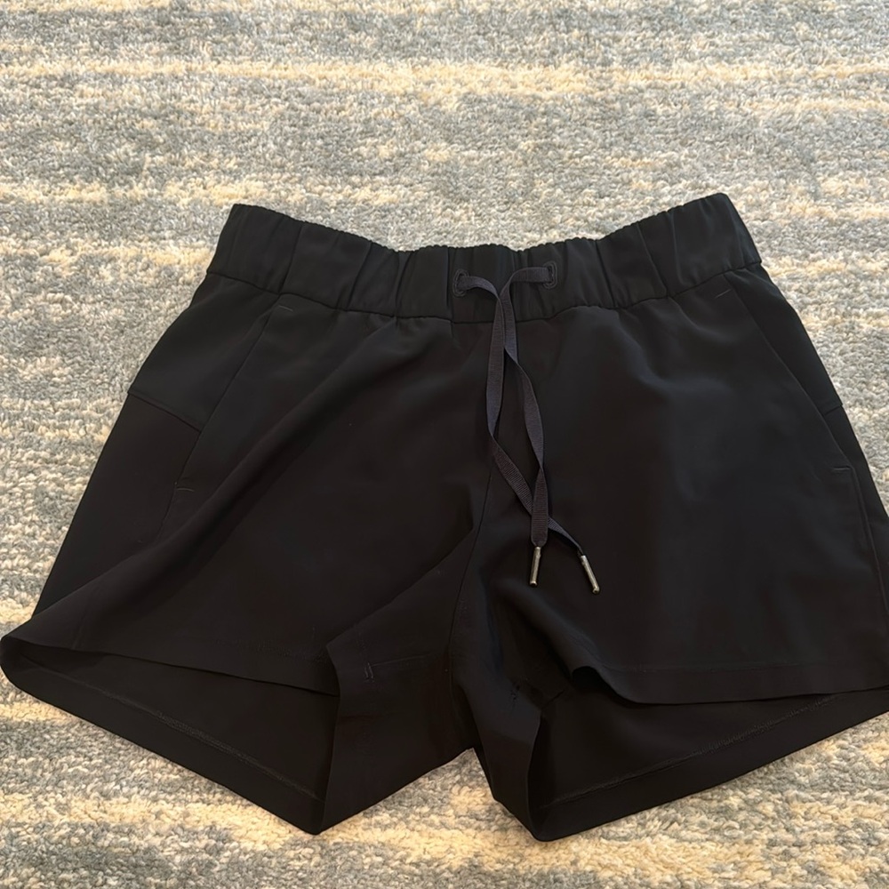 Lululemon shorts black size 6
